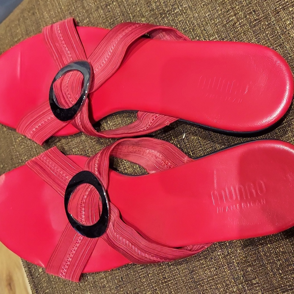 Munro American 11.5W low wedge red sandal